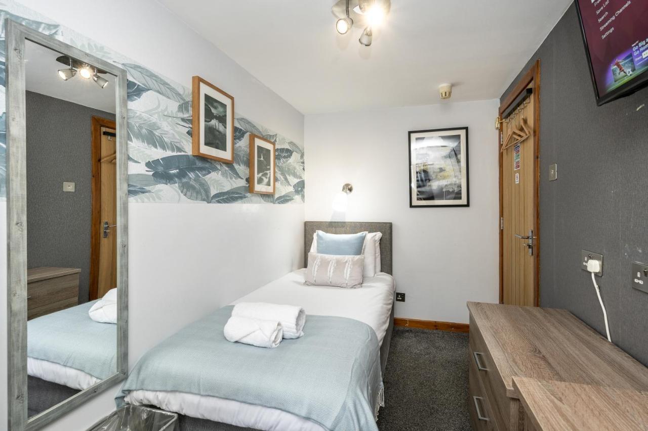 The New Lodge Pontardawe Exteriér fotografie